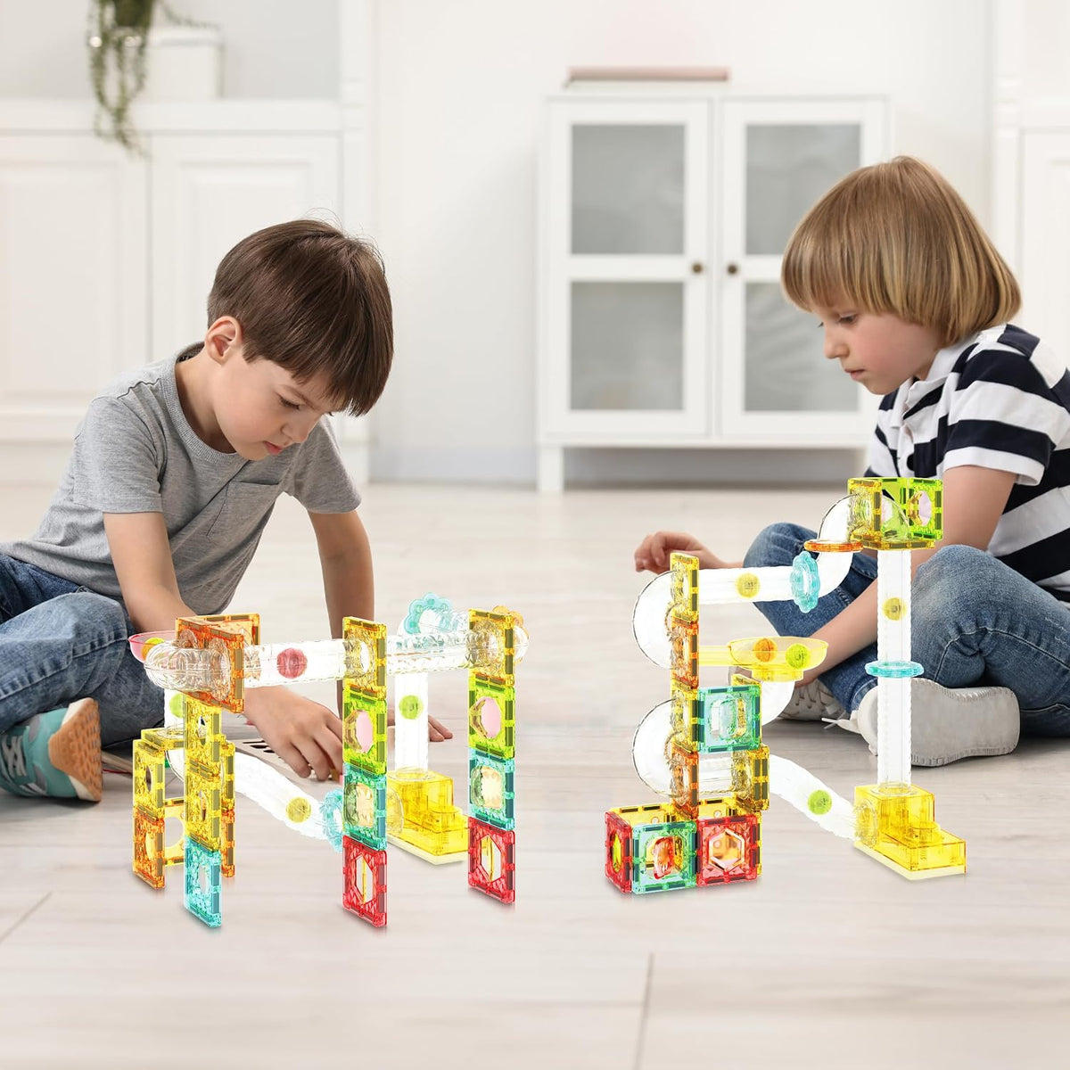 PicassoTiles - Juego de 100 piezas de bloques de construcción magnéticos para carreras de mármol, tamaño de viaje, mini baldosas imán, juego de mármoles, juego de construcción para pista de carreras