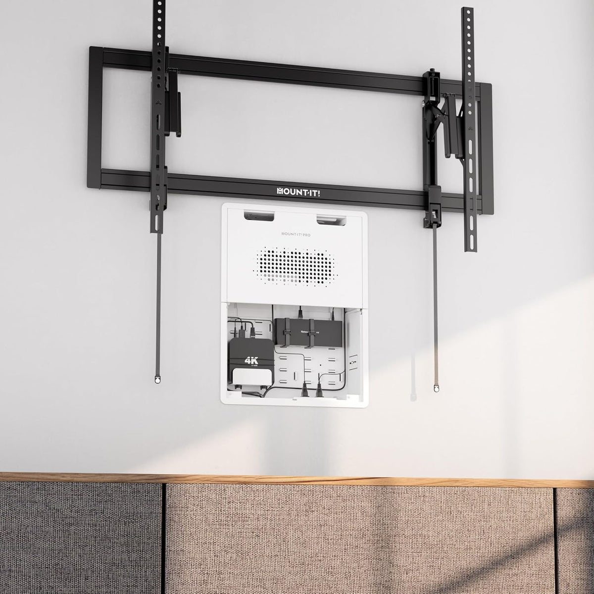 Mount-It! PRO Caja de TV Empotrada de 17", Gabinete de Medios en Pared con 4 Perforaciones para Tomacorrientes, Caja Grande Ventilada para Equipo de Cine en Casa, Router, Cable, Samsung One Connect