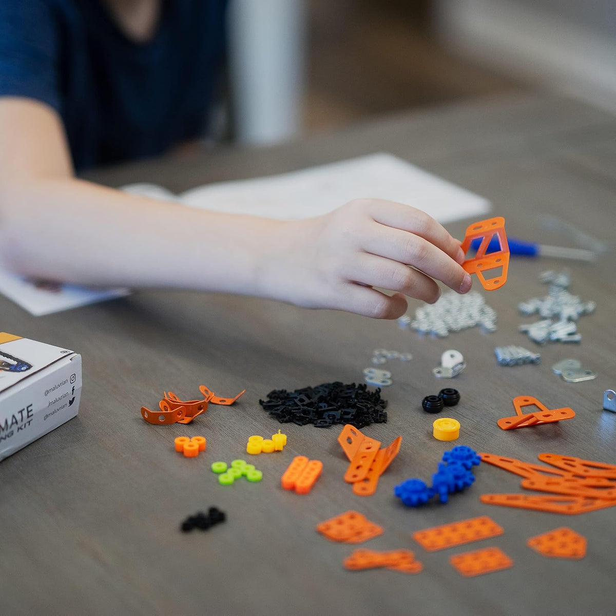 Juego de erector para niños y niñas, kits de modelo de metal para adultos, adolescentes y niños avanzados, juguetes troncales, construye un robot o excavadora, juguetes educativos y de