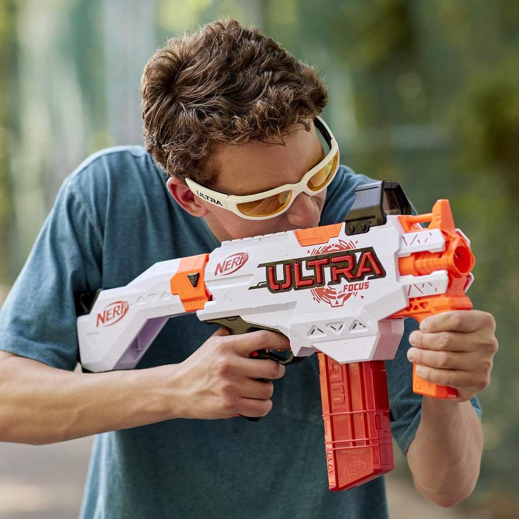 Nerf Lanzador motorizado Ultra Focus, clip de 10 dardos (exclusivo de Amazon)