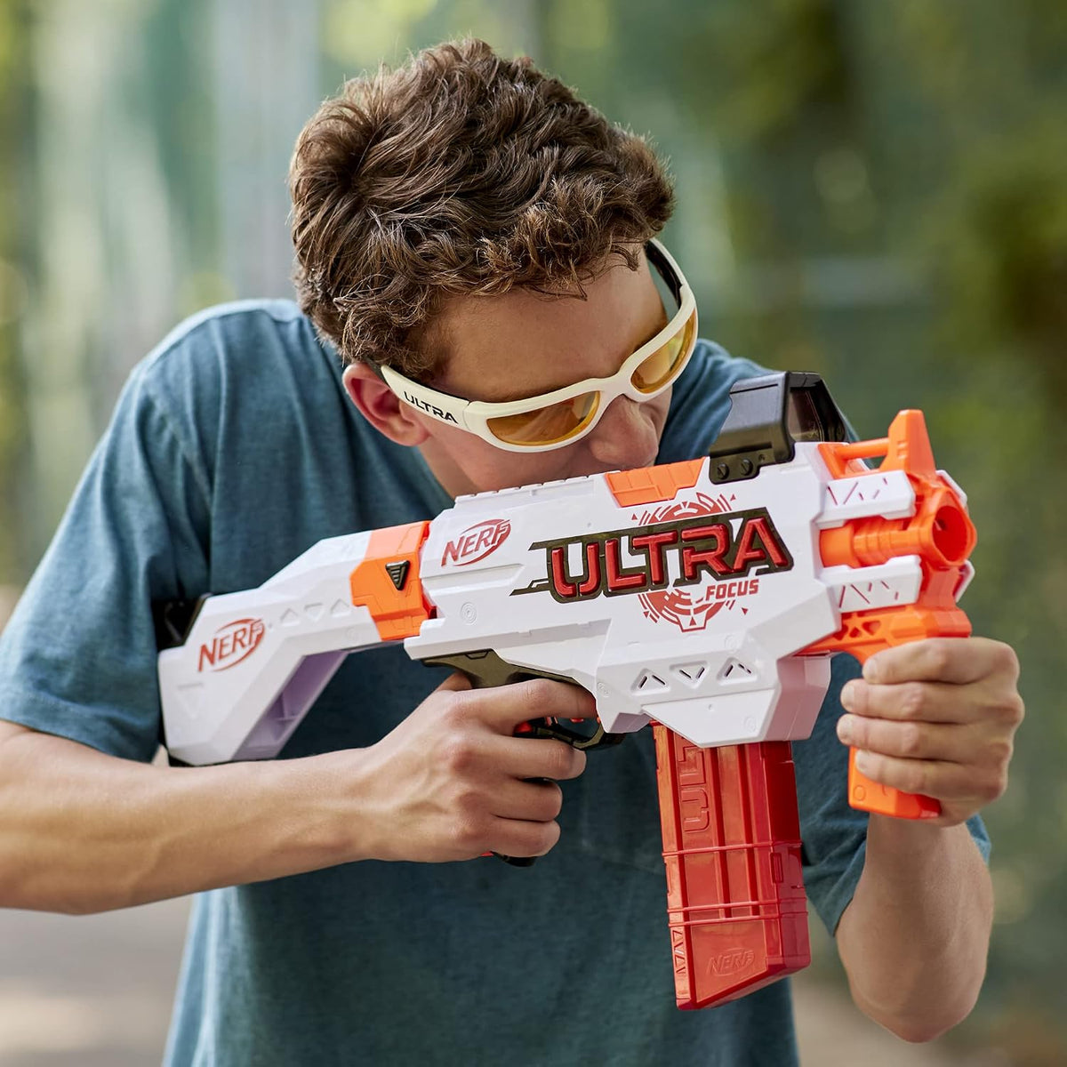 Nerf Lanzador motorizado Ultra Focus, clip de 10 dardos (exclusivo de Amazon)