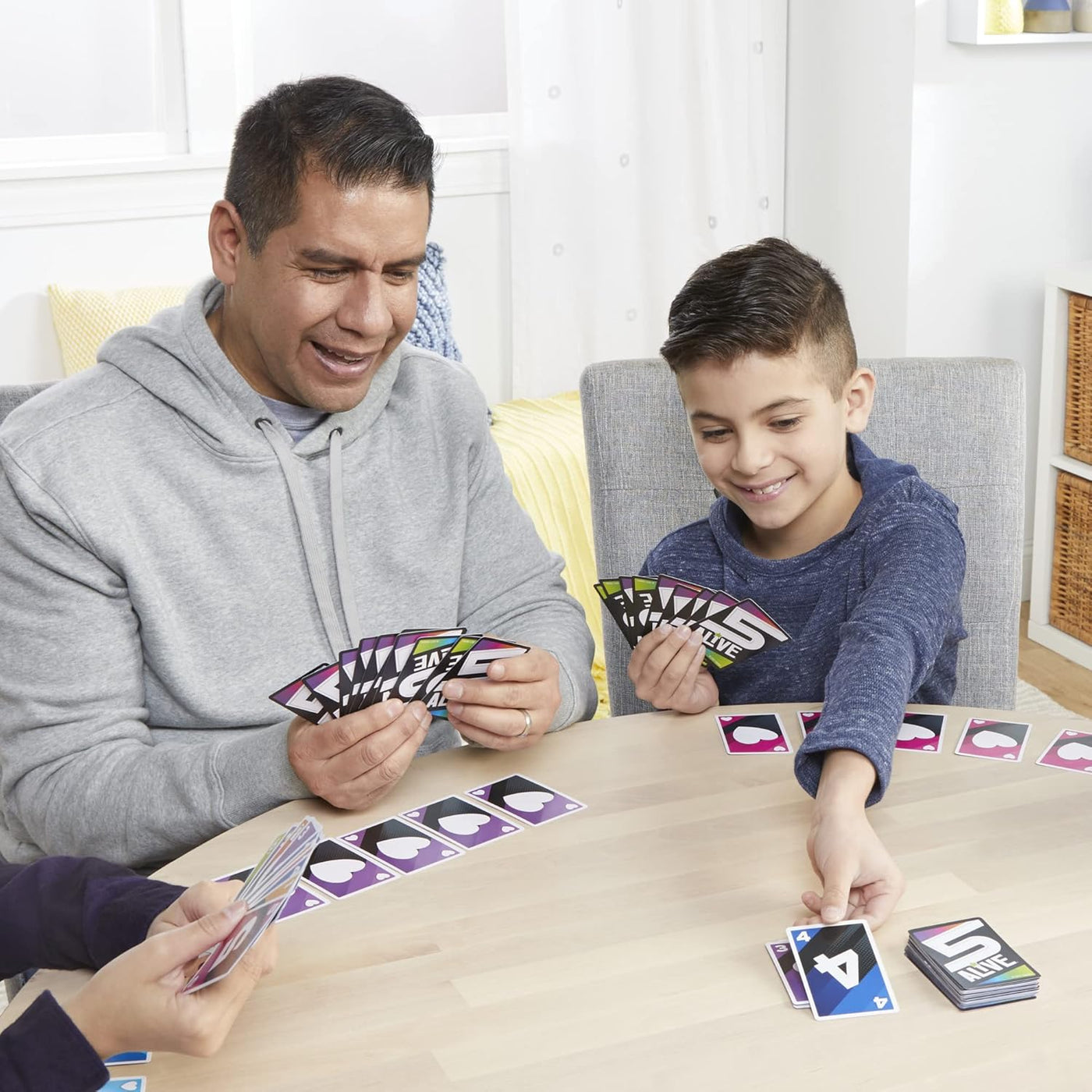 Hasbro Gaming Juego de cartas de 5 vivos juego de ritmo