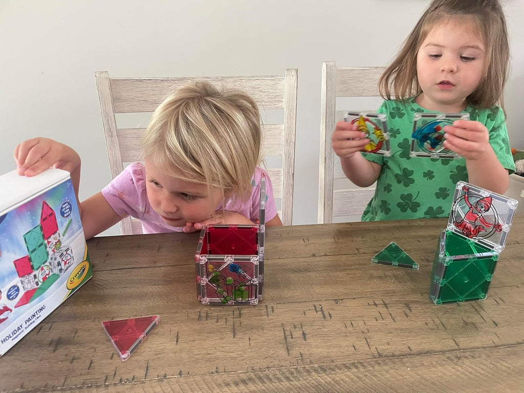 CreateOn Crayola Elf on the Shelf - Pintura en azulejos, kit de azulejos magnéticos de construcción con tubos de pintura Crayola, juguete de manualidades de Navidad | Juego de construcción magnética y pintura de 18 piezas para niños a partir de 3 años