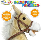Caballo de palo Nature Bound | Caballito de juguete de felpa artesanal proporciona divertido juego de simulación para niños pequeños y preescolares | Cabeza cosida a mano, palo de madera resistente