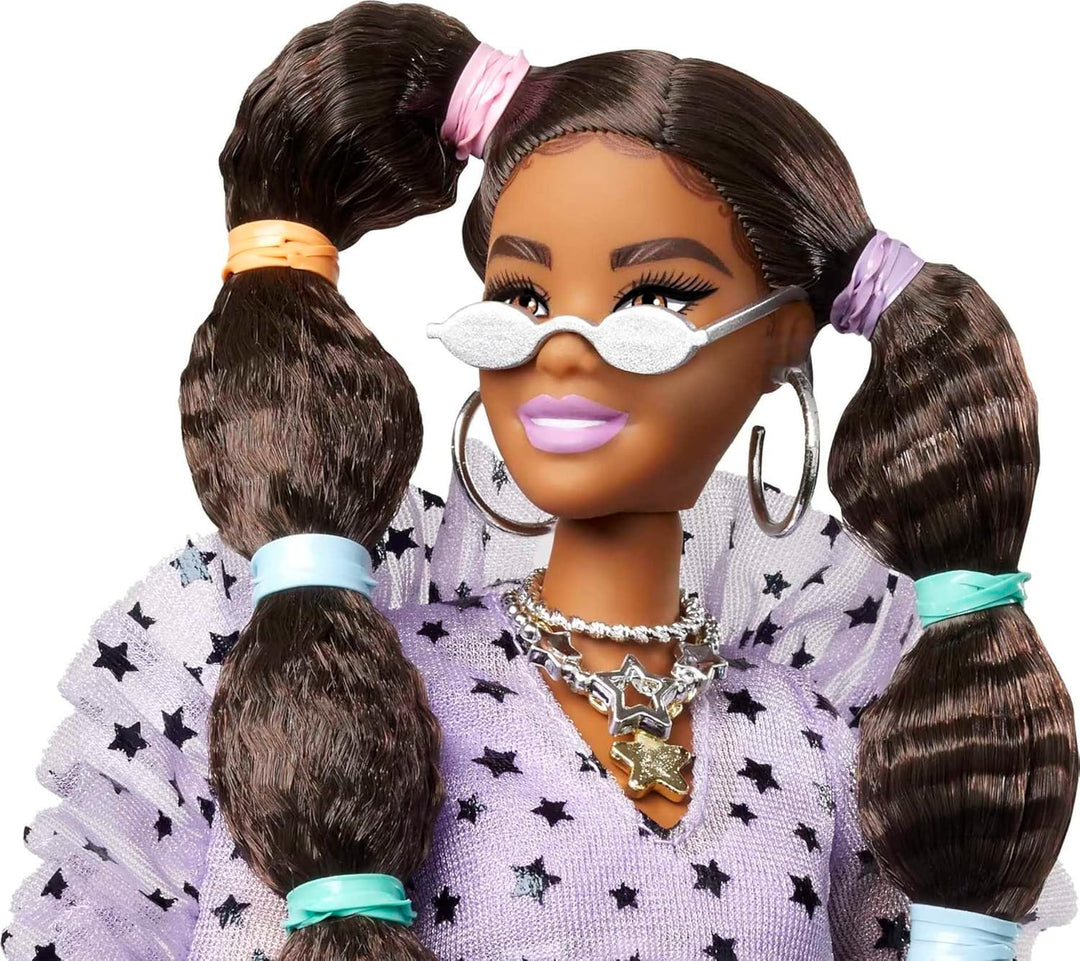 Barbie Muñeca extra y accesorios con coletas largas y lazos para el...