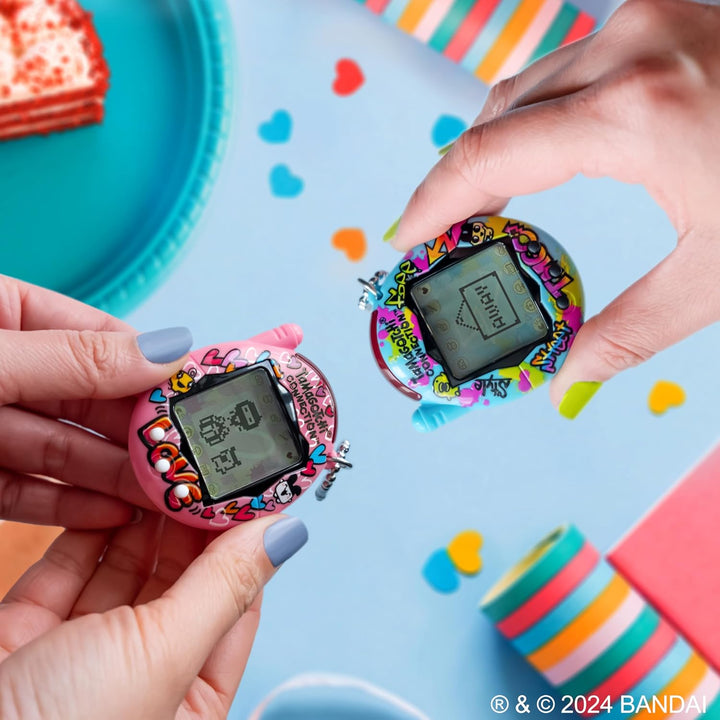 Tamagotchi Connection True Friends - Graffiti azul y graffiti rosa