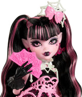 Monster High Muñeca de Cumpleaños de Dulce Miedo, Draculaura en Ves...