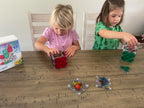 CreateOn Crayola Elf on the Shelf - Pintura en azulejos, kit de azulejos magnéticos de construcción con tubos de pintura Crayola, juguete de manualidades de Navidad | Juego de construcción magnética y pintura de 18 piezas para niños a partir de 3 años