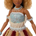 ​Mattel Disney Collector Moana - Muñeca coleccionable de moda con aspecto ceremonial con accesorio de concha, para niños y coleccionistas, inspirada en la película de acción en vivo