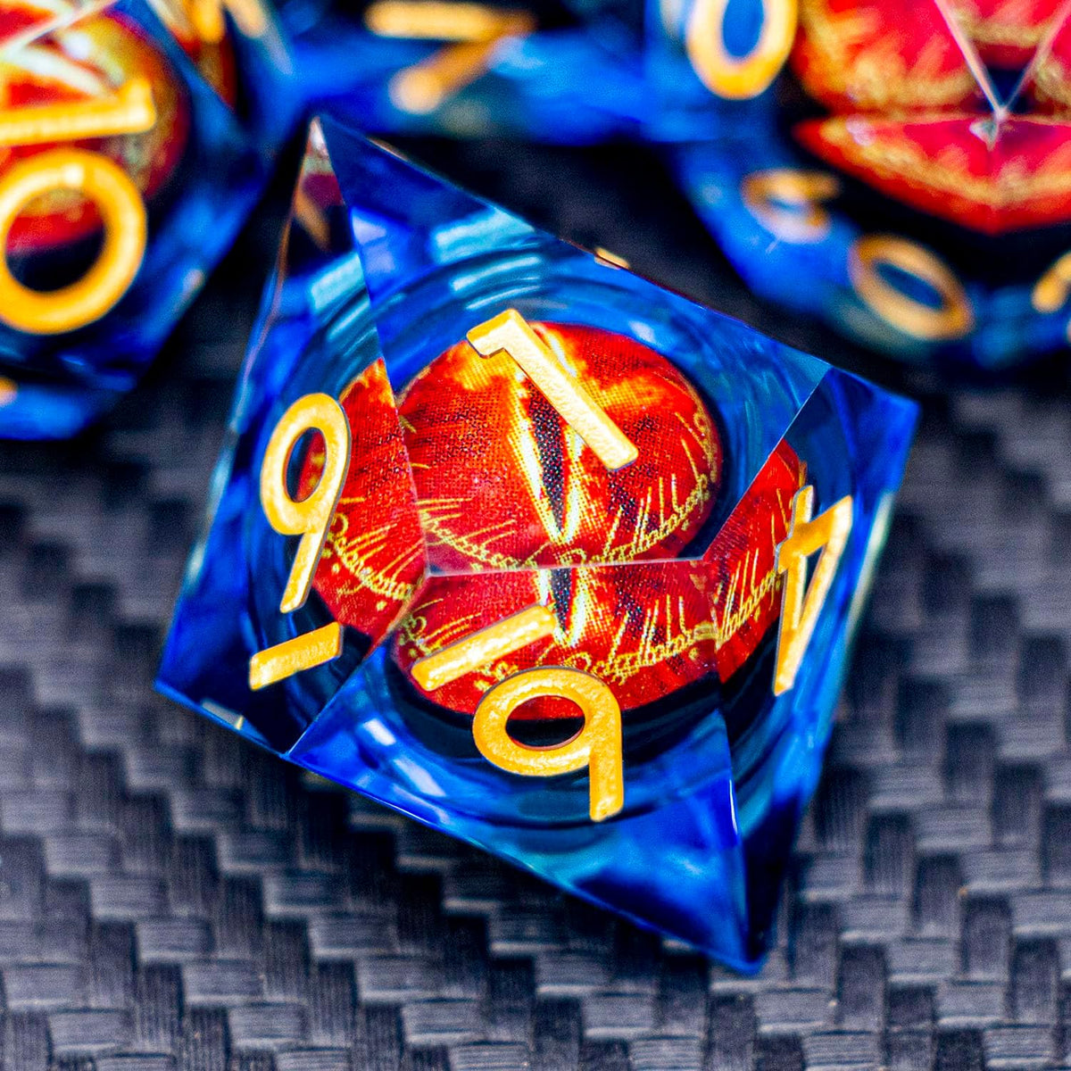ARUOHHA DND Resin Dice Gazes Eye Dice Golden Blue Liquid Core Flaming RPG Sharp Edged Dice Set con Gift Box, Polyhedral D y D Dice Set compatible con Dungeons Dragons Role Playing Game D20 D6