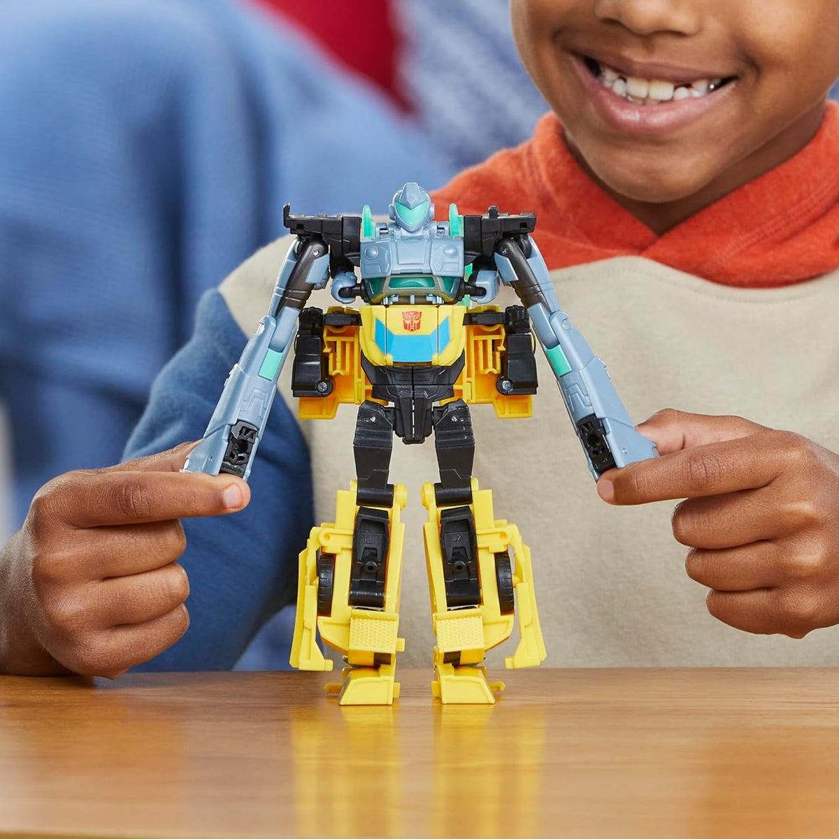Transformers EarthSpark Cyber-Combiner Bumblebee and Malto Robot Figuras de acción, Moderno