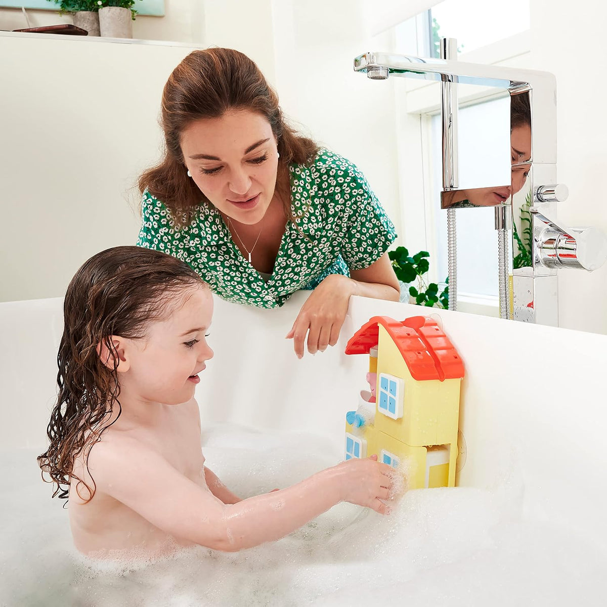 TOMY Toomies Casa de Baño de Peppa Pig