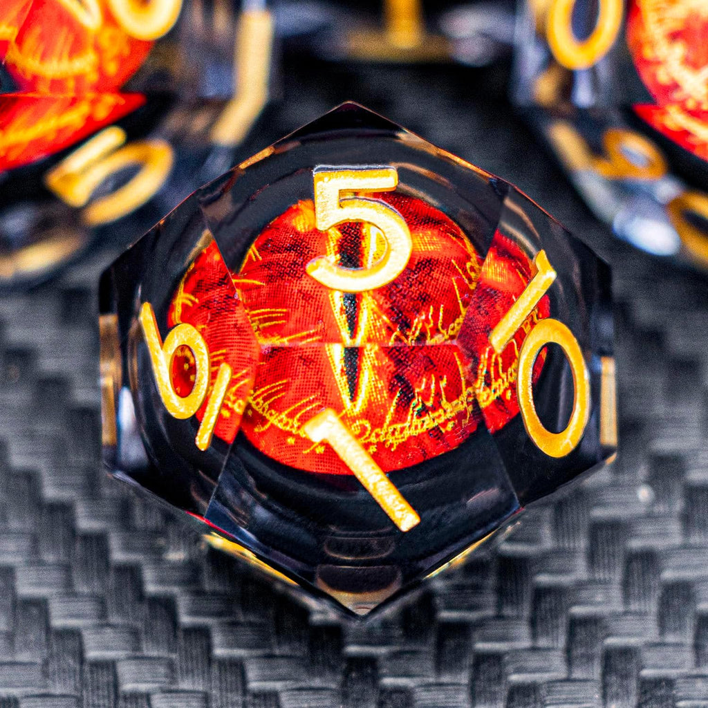 ARUOHHA DND - Juego de dados de resina para miradas de ojos, color negro y dorado, núcleo líquido, juego de dados flameantes con borde afilado con caja de regalo, juego de dados poliédricos D y D compatibles con juegos de rol Dungeons Dragons D20 D6