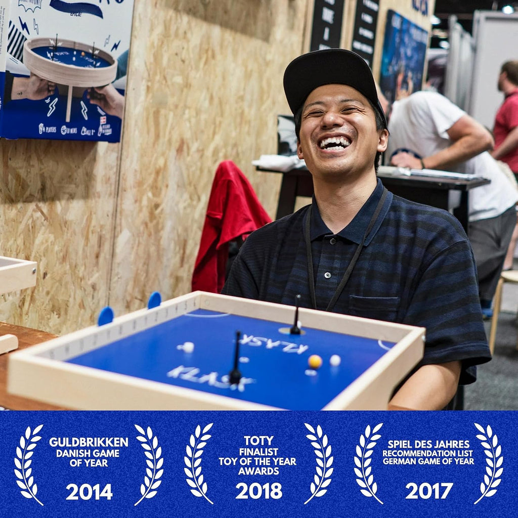 KLASK: El Juego Magnético Premiado de Habilidad para Fiestas - para Niños y Adultos de Todas las Edades Que Es Mitad Fútbol, Mitad Hockey sobre Hielo