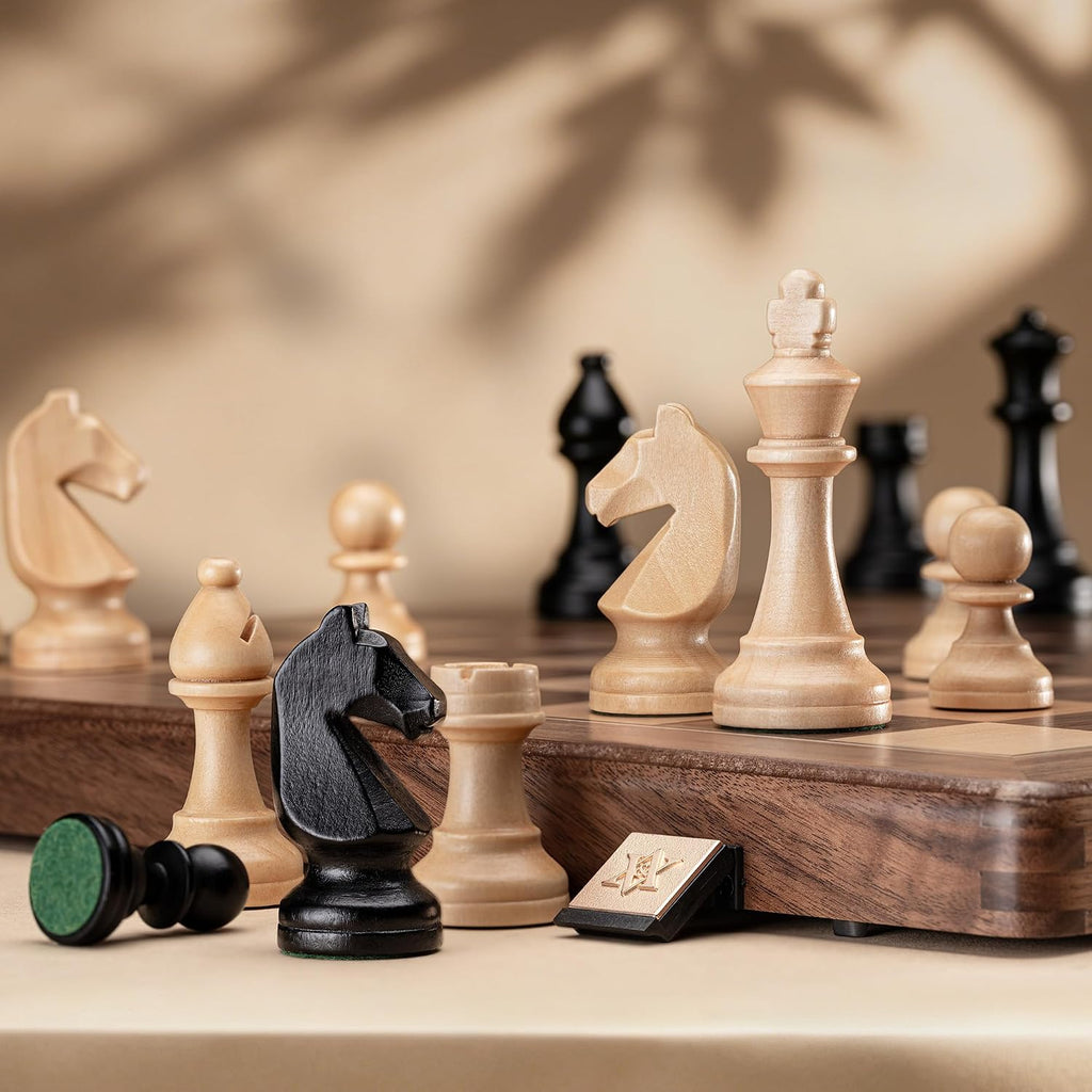 A&A Juego de mesa de ajedrez premium, tablero de ajedrez de madera de 15 pulgadas y piezas de ajedrez únicas de altura King de 3 pulgadas con 2 reinas adicionales, juego de ajedrez de viaje portátil para adultos y niños (nogal natural, 15 pulgadas)
