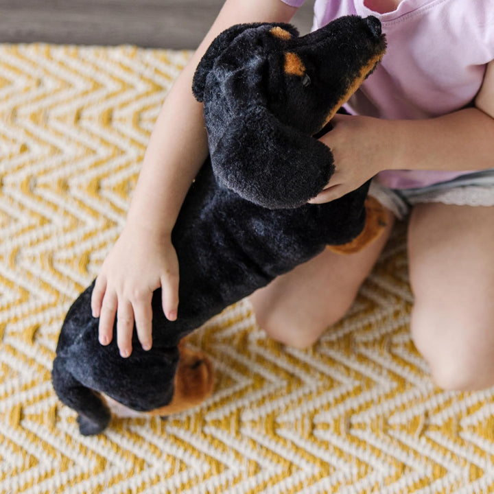 Melissa & Doug Dachshund Gigante - Perro de Peluche Realista Grande