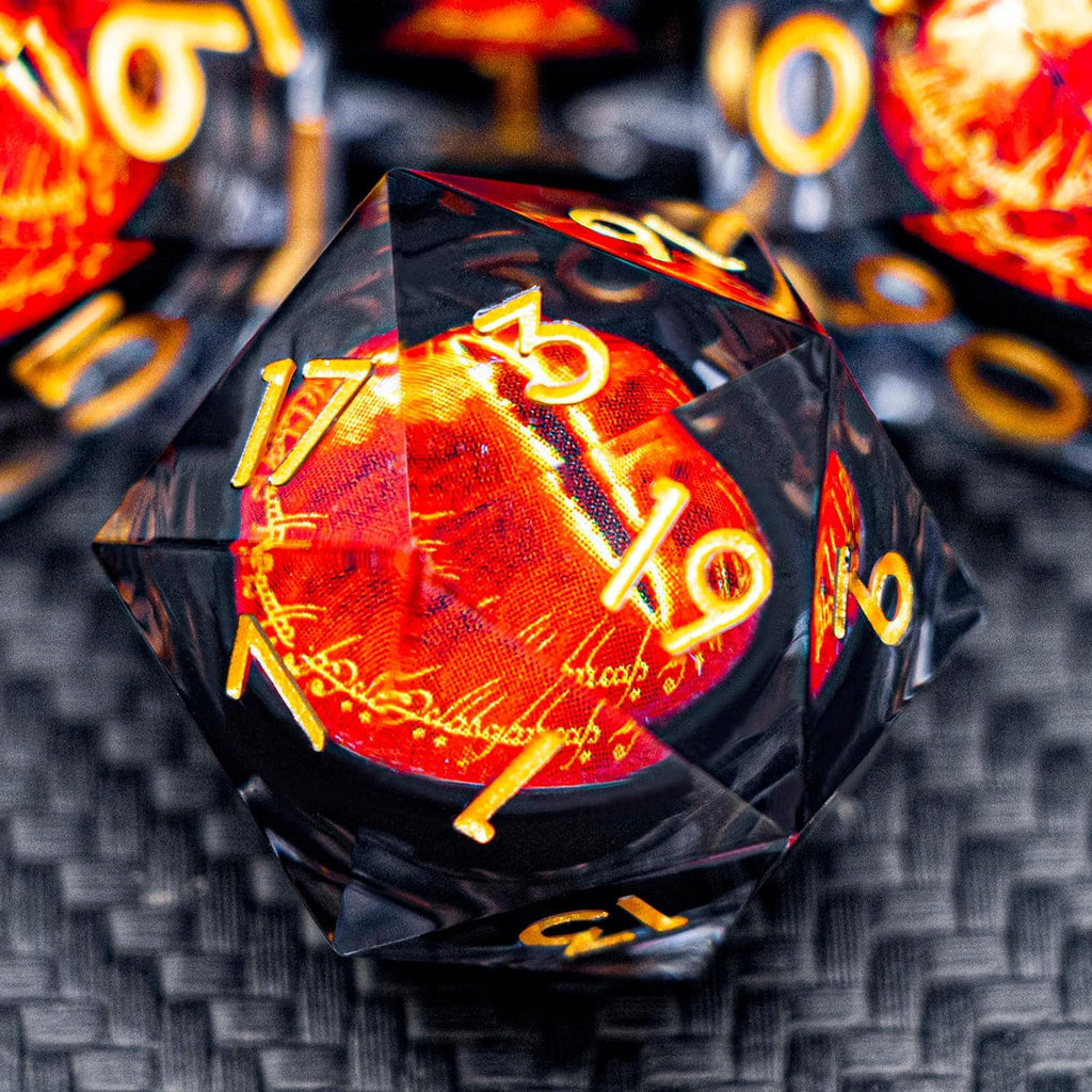 ARUOHHA DND - Juego de dados de resina para miradas de ojos, color negro y dorado, núcleo líquido, juego de dados flameantes con borde afilado con caja de regalo, juego de dados poliédricos D y D compatibles con juegos de rol Dungeons Dragons D20 D6