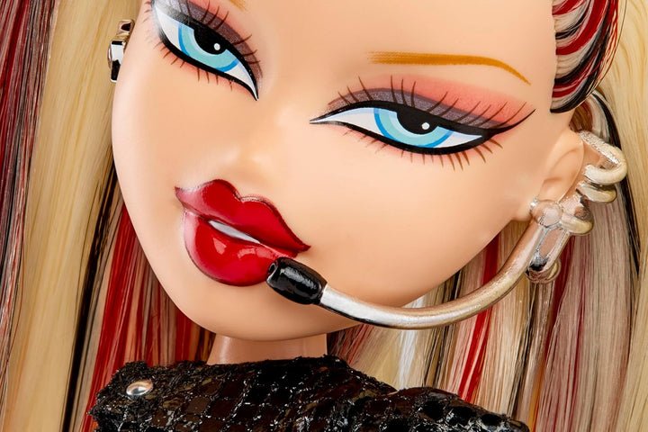 Bratz Pop Starz Cloe Muñeca de moda con accesorios y amuleto