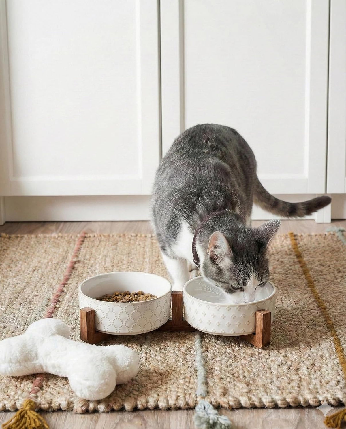 LE TAUCI - Juego de cuencos para perros con soporte de madera de acacia, cuencos de cerámica para cachorros de 1.8 tazas para perros pequeños, cuencos dobles para alimentos y agua con base