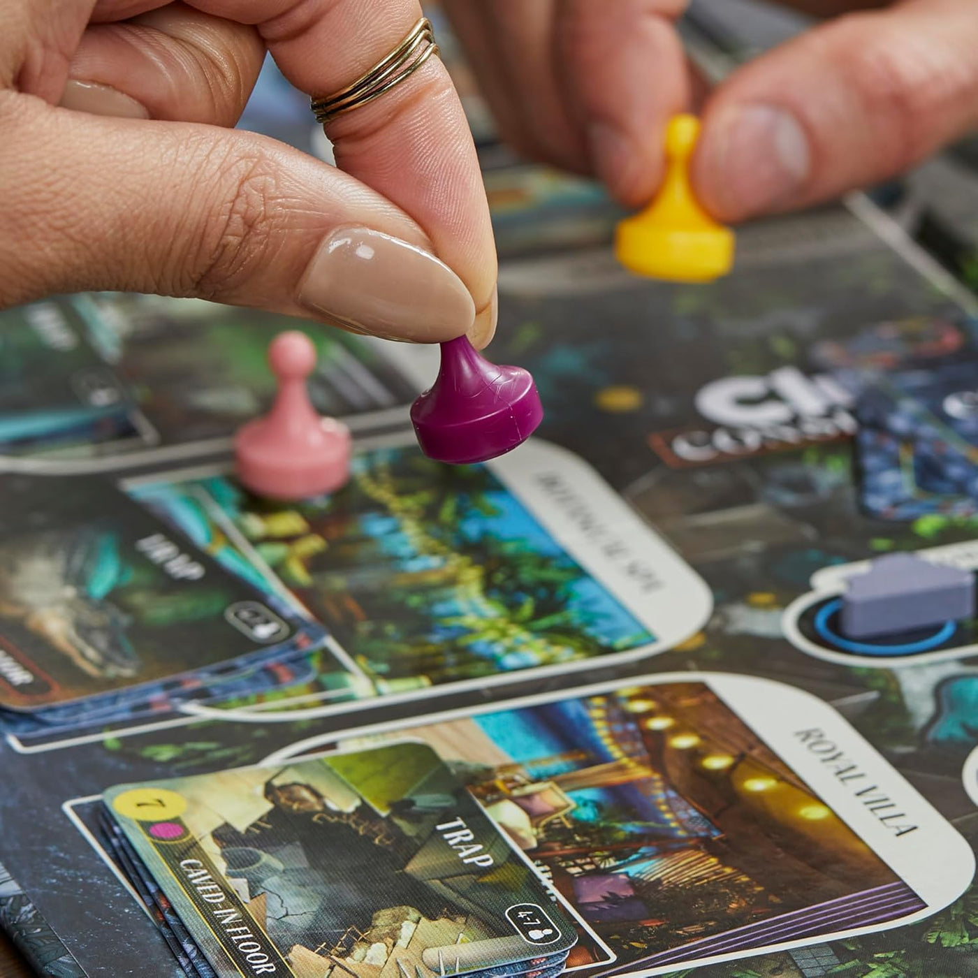 Hasbro Gaming Juego de mesa Clue Conspiracy para adultos y