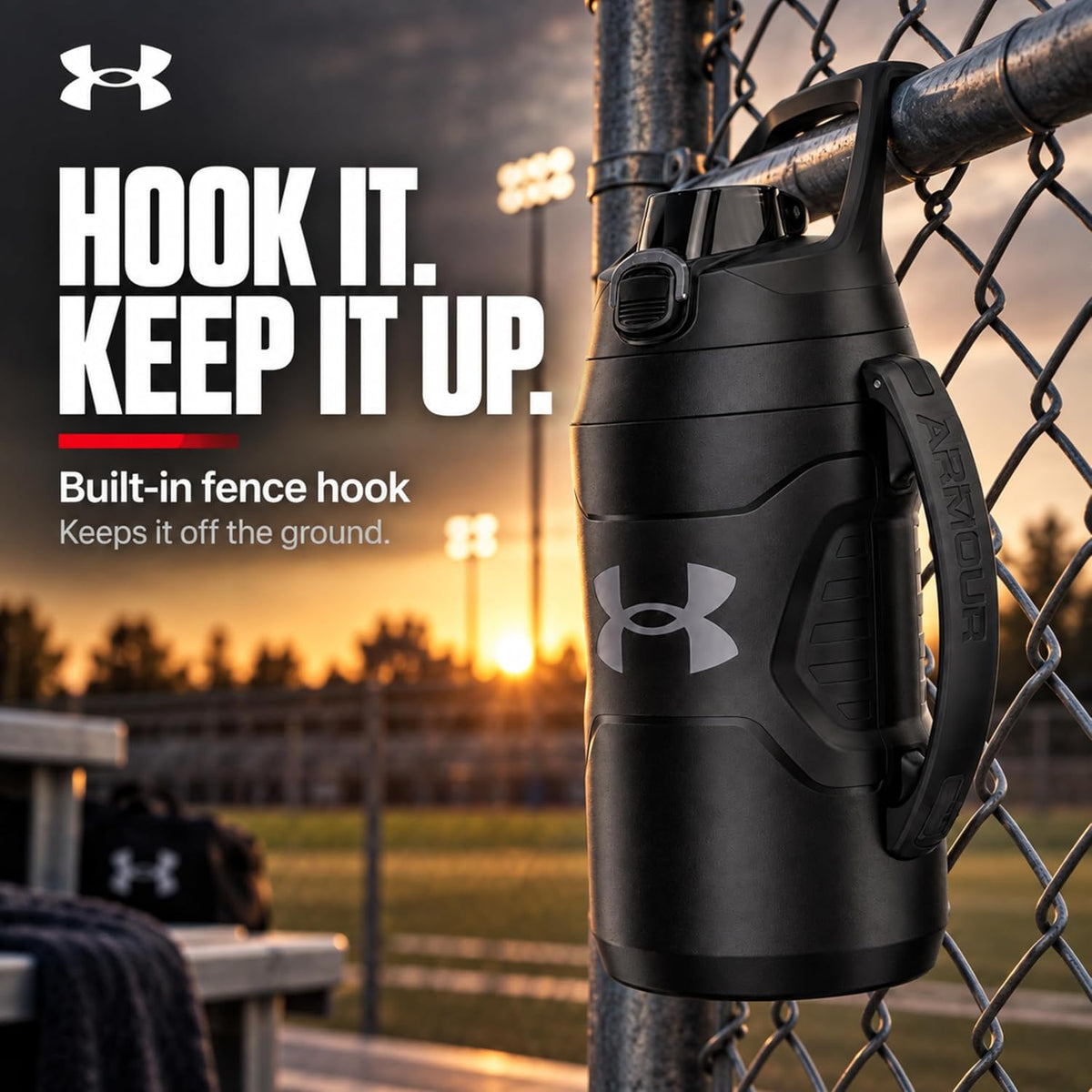Under Armour Botella de agua aislada con asa y gancho para cerca, jarra de agua deportiva de medio galón, resistente a fugas y sin BPA para béisbol, fútbol y gimnasio, negro/negro, 64 onzas