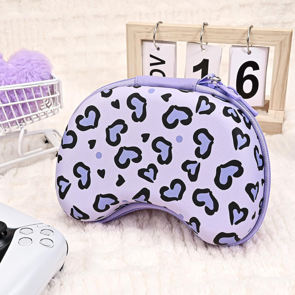 DLseego Love Leopard - Bolsa de almacenamiento de viaje para Xbox One, PlayStation5, PS4 Switch Pro, controlador inalámbrico, bolsa protectora portátil a prueba de golpes, 1 colgante de corazón de