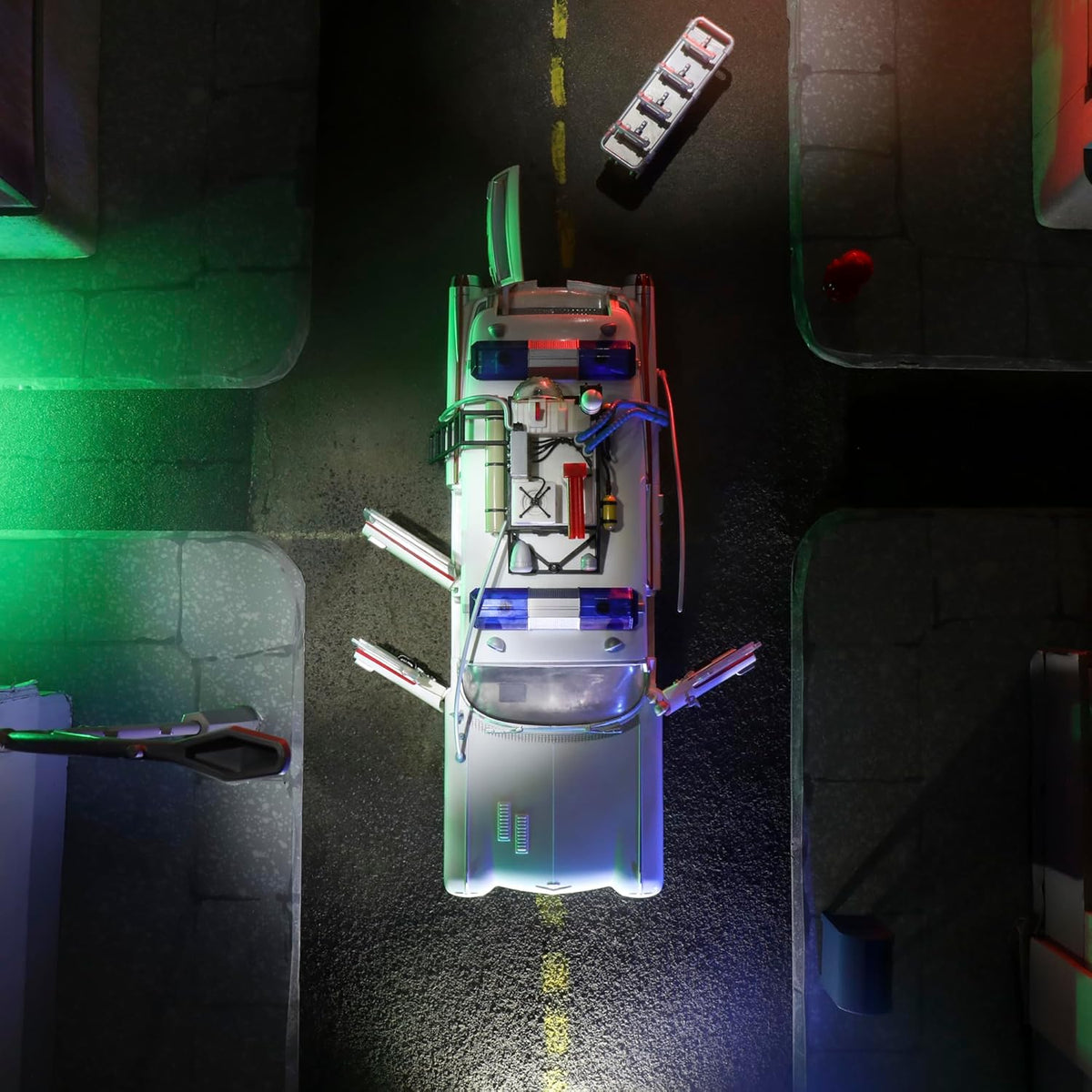 Ghostbusters Plasma Series Ecto-1 (1984), auto de juguete a escala 1:18, juguetes para mayores de 14 años (exclusivo de Amazon)