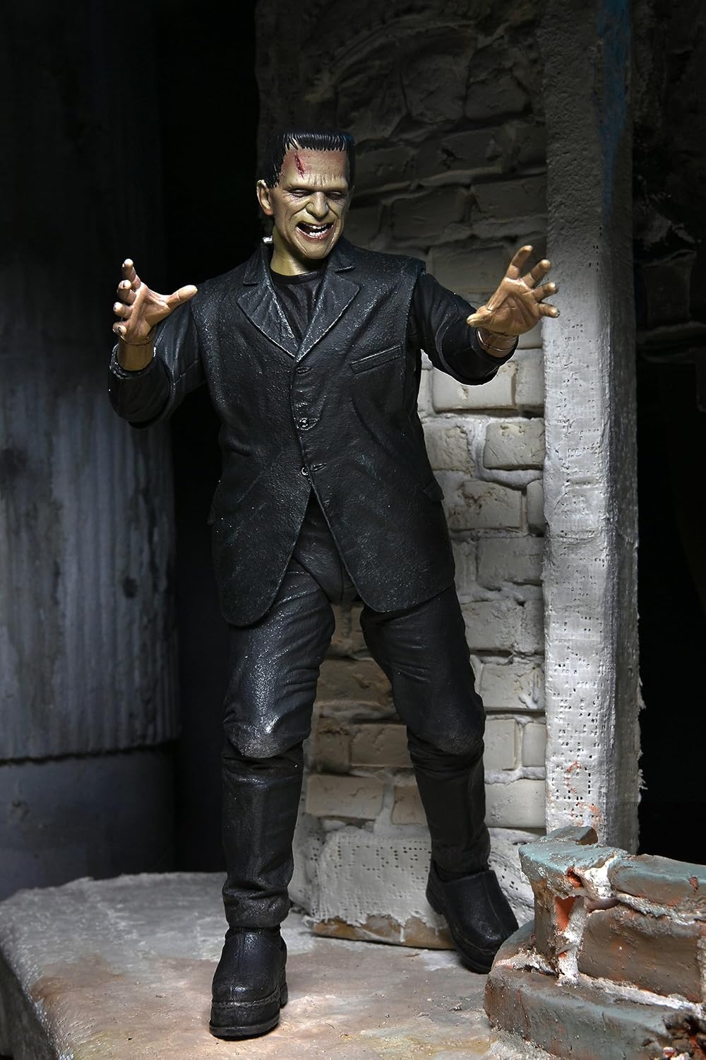 Universal Monsters - Ultimate Frankenstein's Monster (color) Fi...