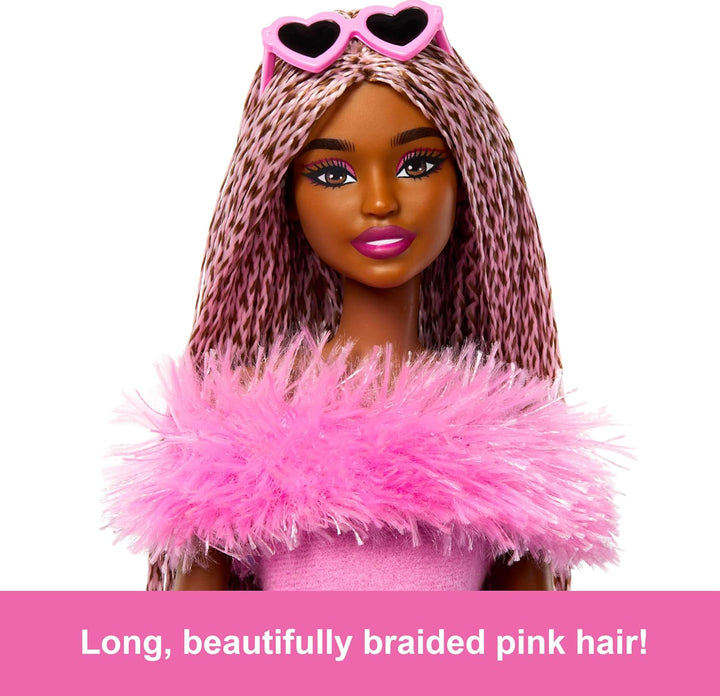 Barbie Muñeca de estilo Deluxe #4 en traje de Barbiecore, trenzas r...