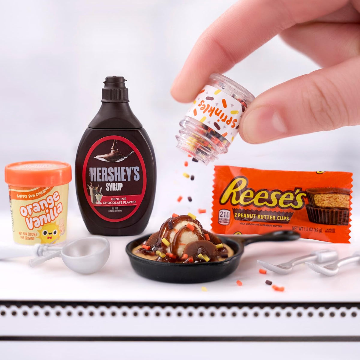 MGA's Miniverse Make It Mini Food Hershey Multipack - Mini coleccionables, bricolaje, juego de resina, réplica de alimentos, no comestibles, coleccionistas, 8+