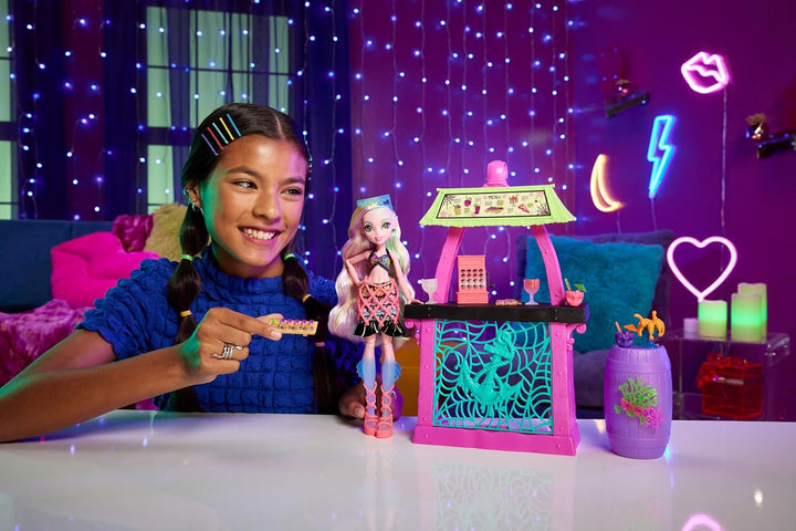 Monster High Muñeca y juego Lagoona Blue Scare-adise Island Snack S...