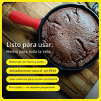 Sartén de hierro fundido Lodge con minimango rojo de silicona de 8 pulgadas