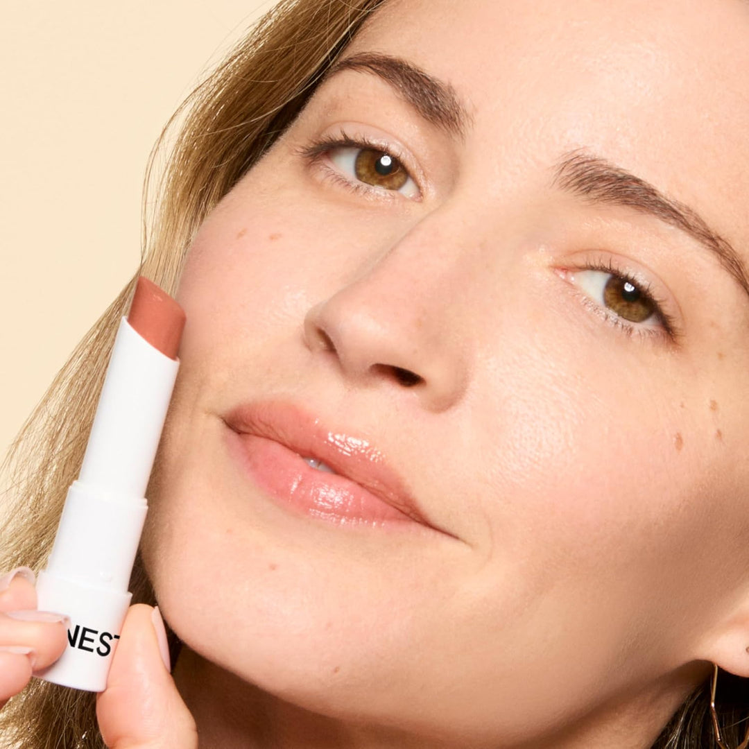 Honest Beauty Bálsamo labial hidratante vegano con color, rico en a...