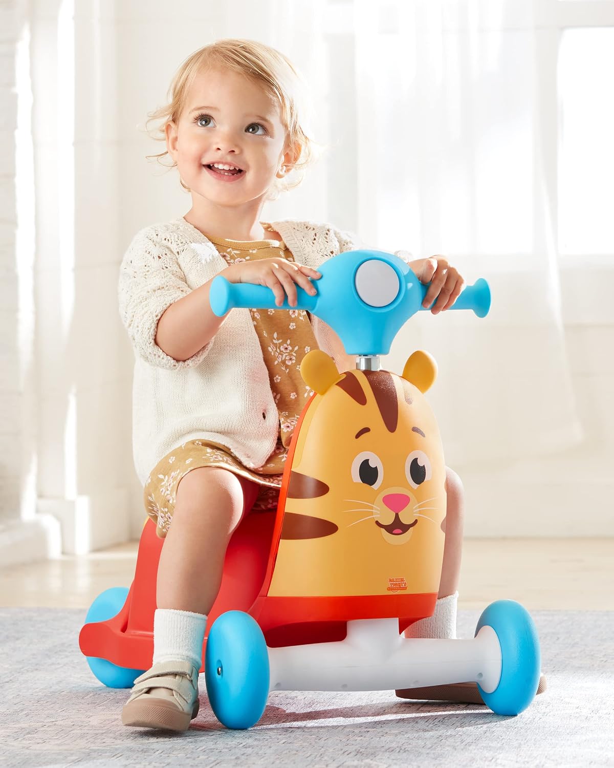 Skip Hop Andador de actividad con empuje 3 en 1 para bebés a scooter para niños pequeños, Daniel Tiger