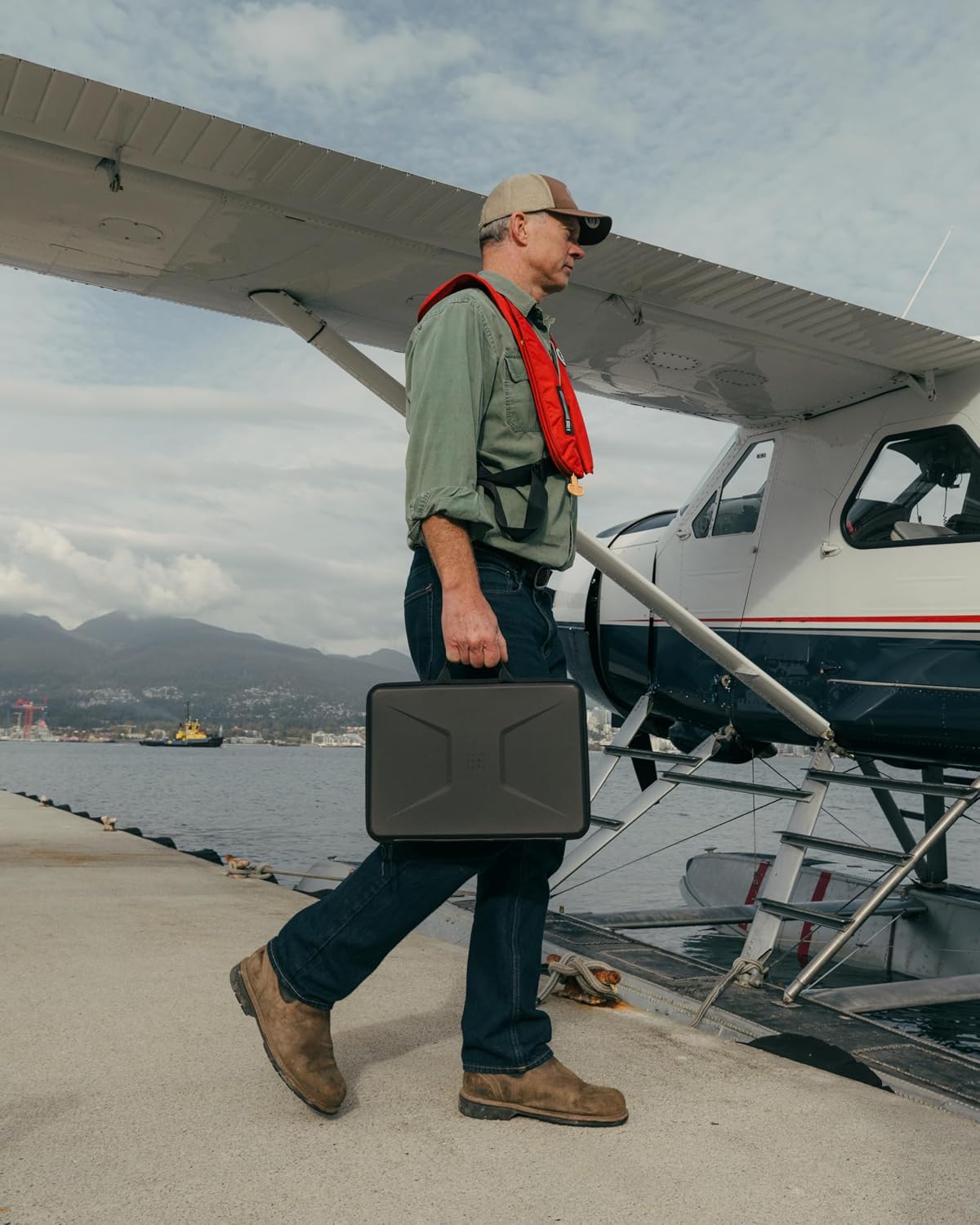 UAG Funda para Laptop, Funda Mediana, Se Adapta a Portátiles de has...