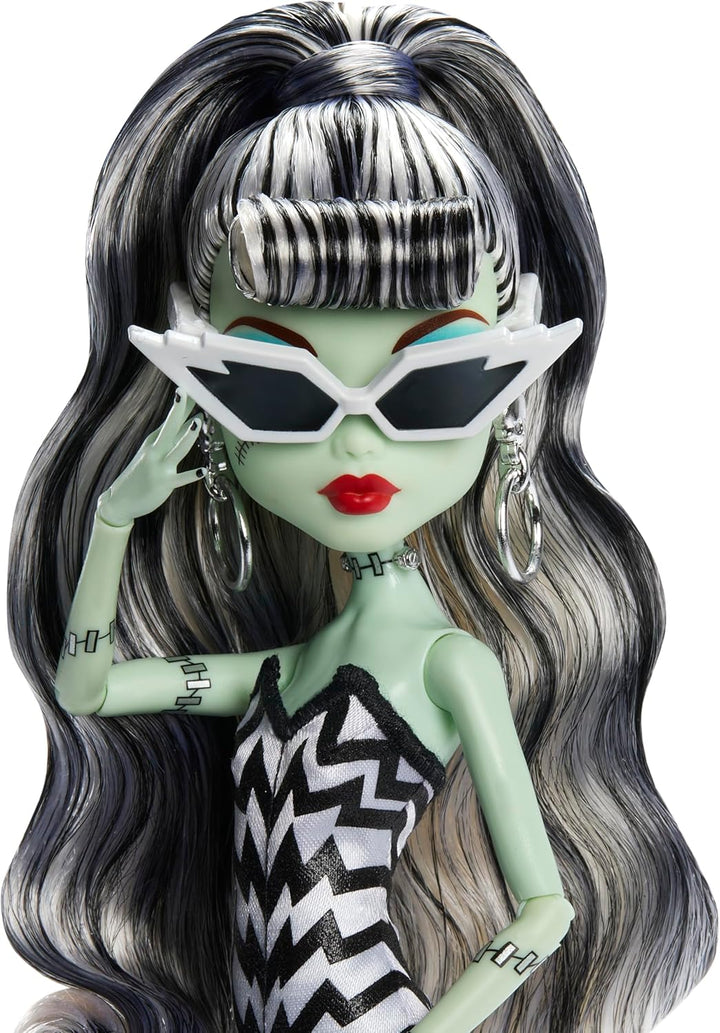 Monster High x Barbie Muñeca Frankie Stein con traje de