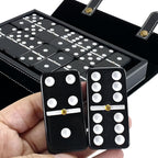 Bucher&Rossini Juego de dominó doble 6 – Juego clásico de dominó negro para adultos y niños, idea de regalo para jugadores de dominó o noche de juegos familiares (azulejos negros)