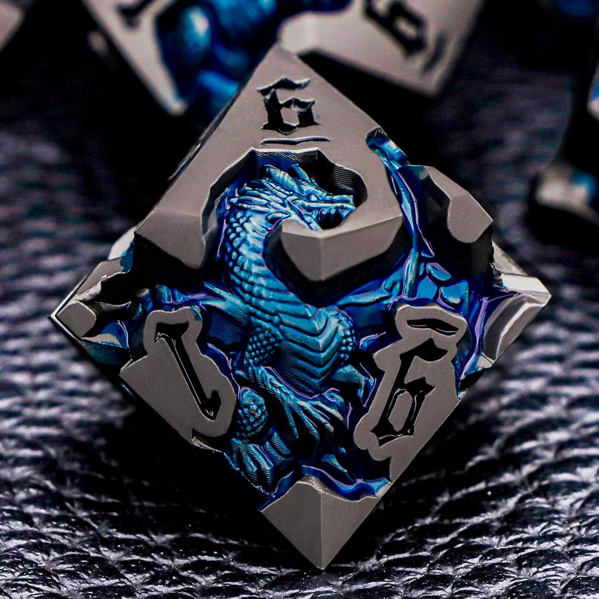 Juego de dados DND de dragones 3D con caja de regalo, dados D y D de metal para uso con juegos de rol D&D, juego de dados poliédricos de mazmorras D20 D12 D10 D8 D6 D4 (negro azul)
