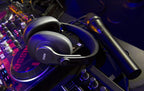 AKG Pro Audio K371 - Auriculares con cable sobre la oreja, con parte posterior cerrada, plegables para grabación profesional en estudio, monitor de estudio, mezcla, podcast, auriculares estéreo para
