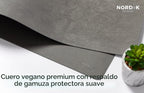 Nordik - Alfombrilla de Escritorio de Cuero con Organizador de Cables - Gris Alaska 35 X 17 pulgadas - Alfombrilla de Ratón Extendida Premium para Accesorios de Oficina en Casa - Protector de