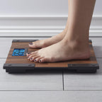 Taylor Báscula digital para peso corporal, capacidad extra alta y precisa de 440 libras, LCD azul único, aspecto de granja, encendido y apagado automático, 12.4 x 12.4 pulgadas, marrón