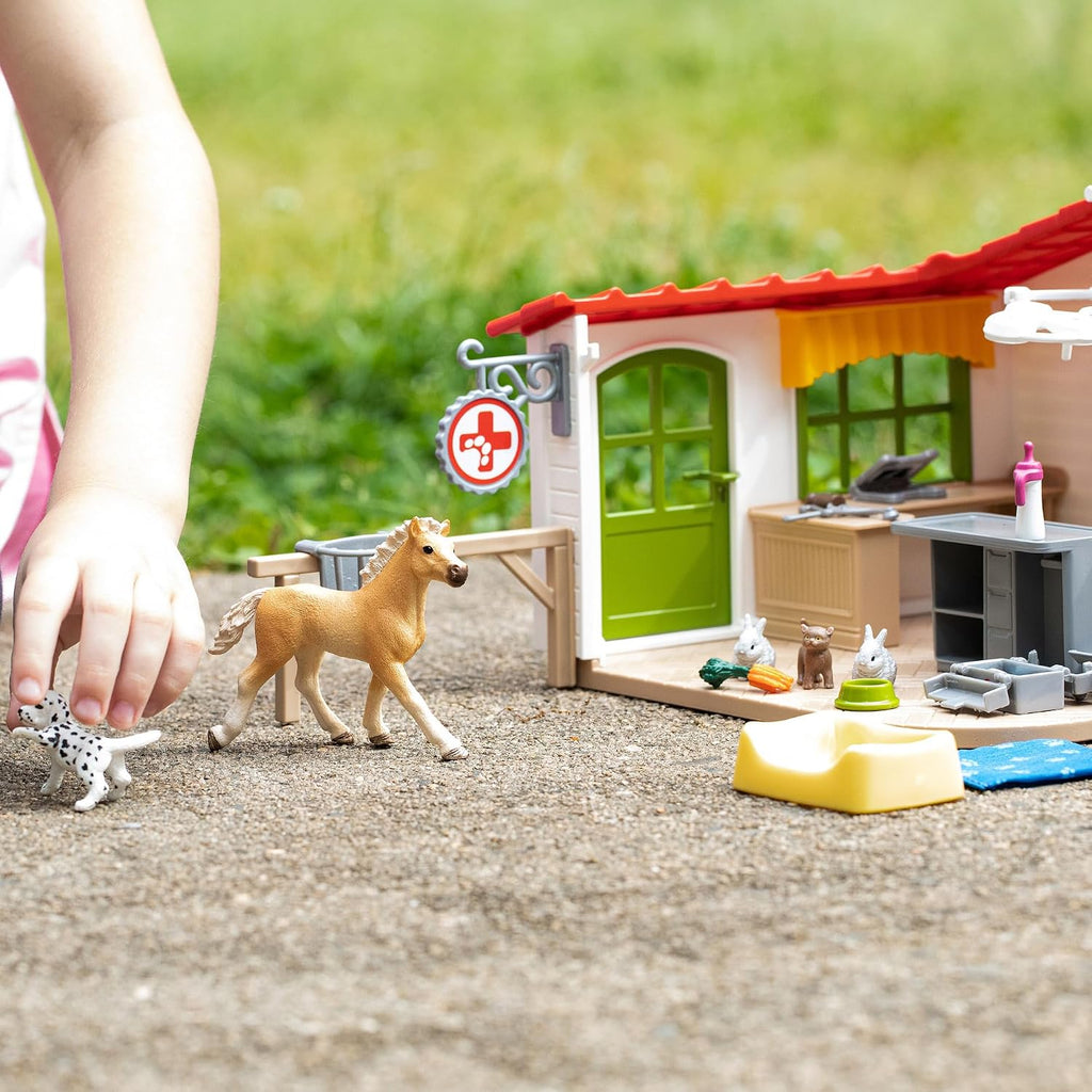 Schleich Farm World - 43Pc Veterinarian Practice con Pets | 42502