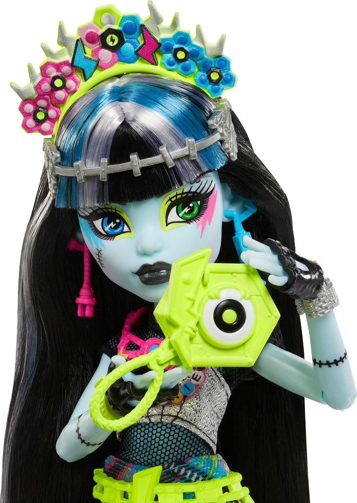 Monster High Muñeca del Festival Monster Fest, Frankie Stein con at...