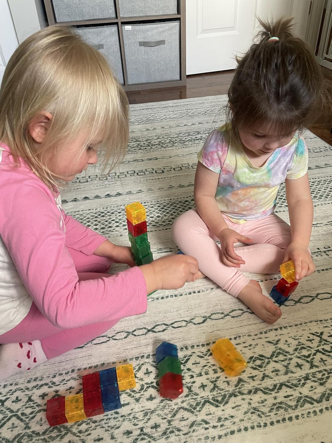 Crayola - Cubos magnéticos PIP atrevidos, juego de bloques magnéticos pequeños, juguetes educativos y de construcción STEM y Montessori para niños, juguetes de viaje para niños y niñas a partir de 3 años, juego de 27 piezas