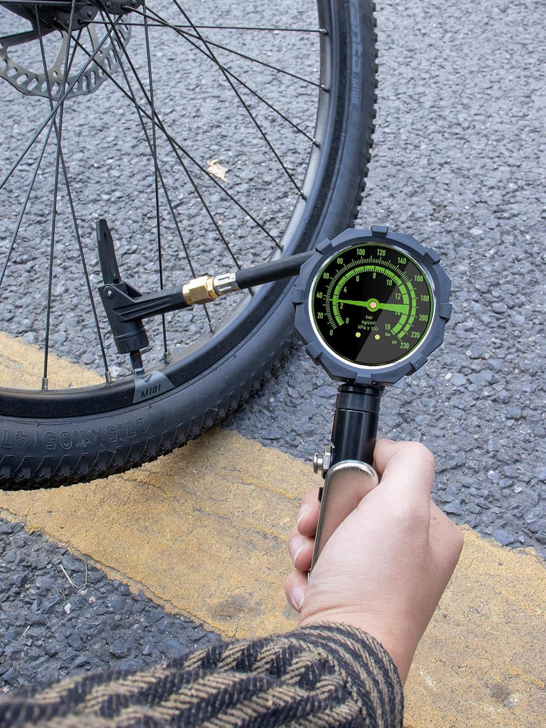 AZUNO Inflador de neumáticos de bicicleta con manómetro, adaptador...