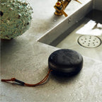 Bang & Olufsen Beosound A1 (2ª generación) Altavoz Bluetooth inalámbrico portátil impermeable con micrófono, antracita