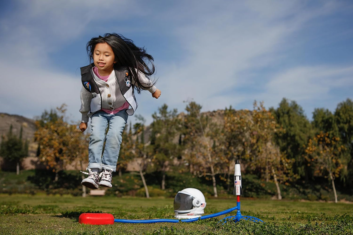 Stomp Rocket Space Collection - Lanzacohetes para niños, 3 cohetes de la NASA, juguete divertido para patio trasero y exterior, regalo para niños y niñas, juego de lanzador de espuma suave STEM que se eleva hasta 100 pies, a partir de 5 años