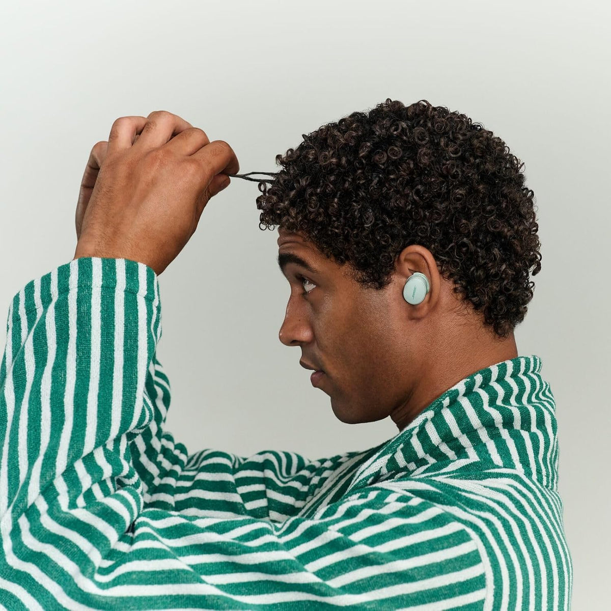 Bose QuietComfort - Auriculares Bluetooth inalámbricos con cancelación activa de ruido y micrófono, carga USB-C, clasificación IPX4, hasta 8.5 horas de tiempo de reproducción, color menta Dewdrop