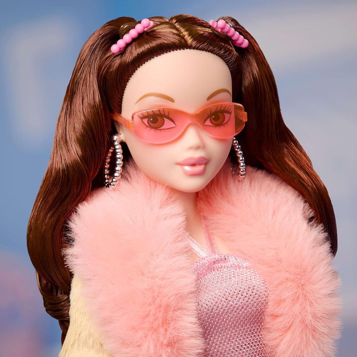 Barbie Signature My Scene Doll &amp; Accessories, Chelsea en traje...