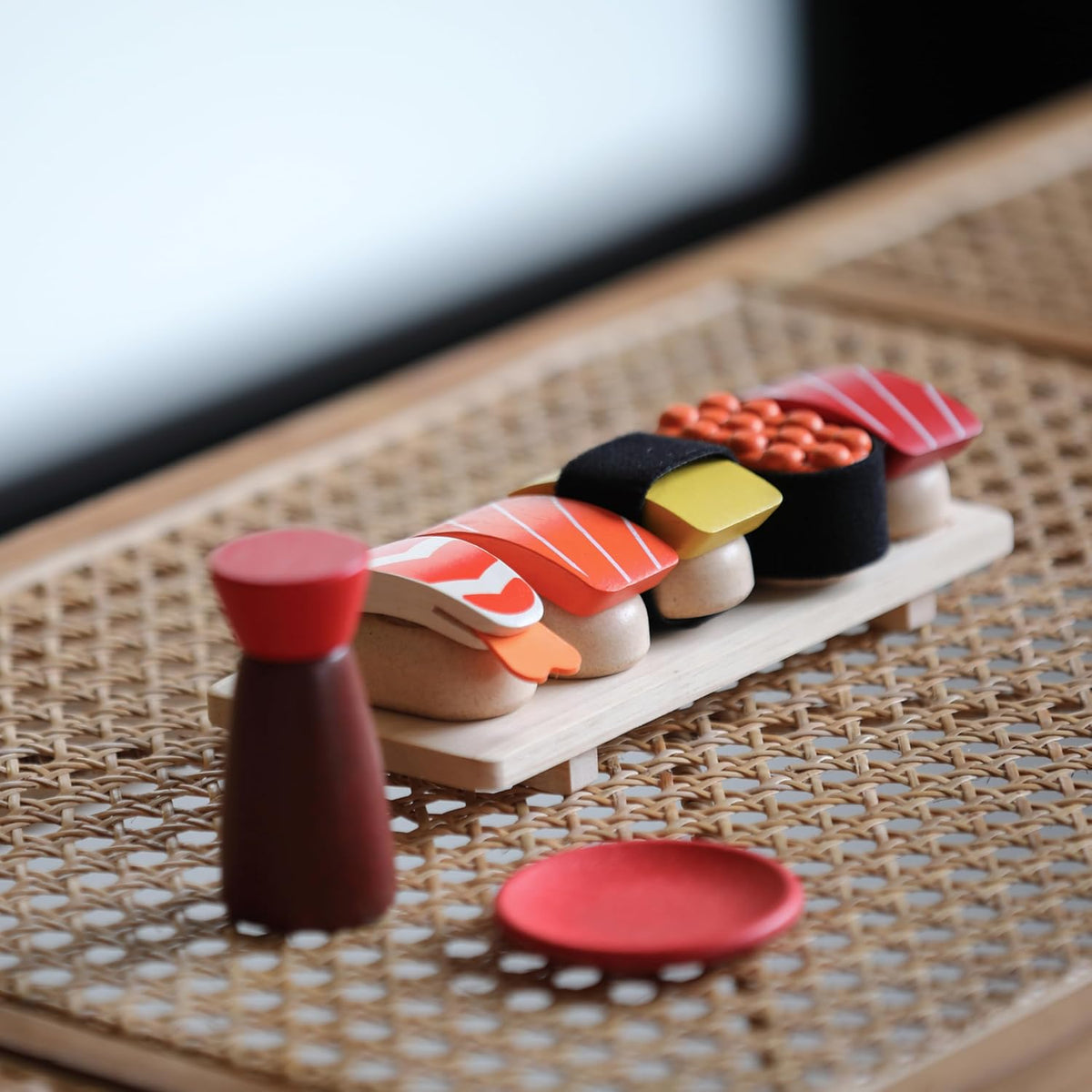 PlanToys Juego de sushi de madera (3627) | Hecho de forma sostenible de madera de caucho y pinturas y tintes no tóxicos